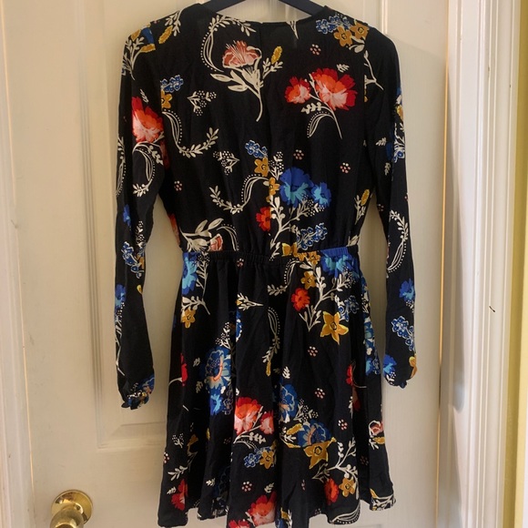 Express Floral Dress 🌸 - Picture 2 of 3